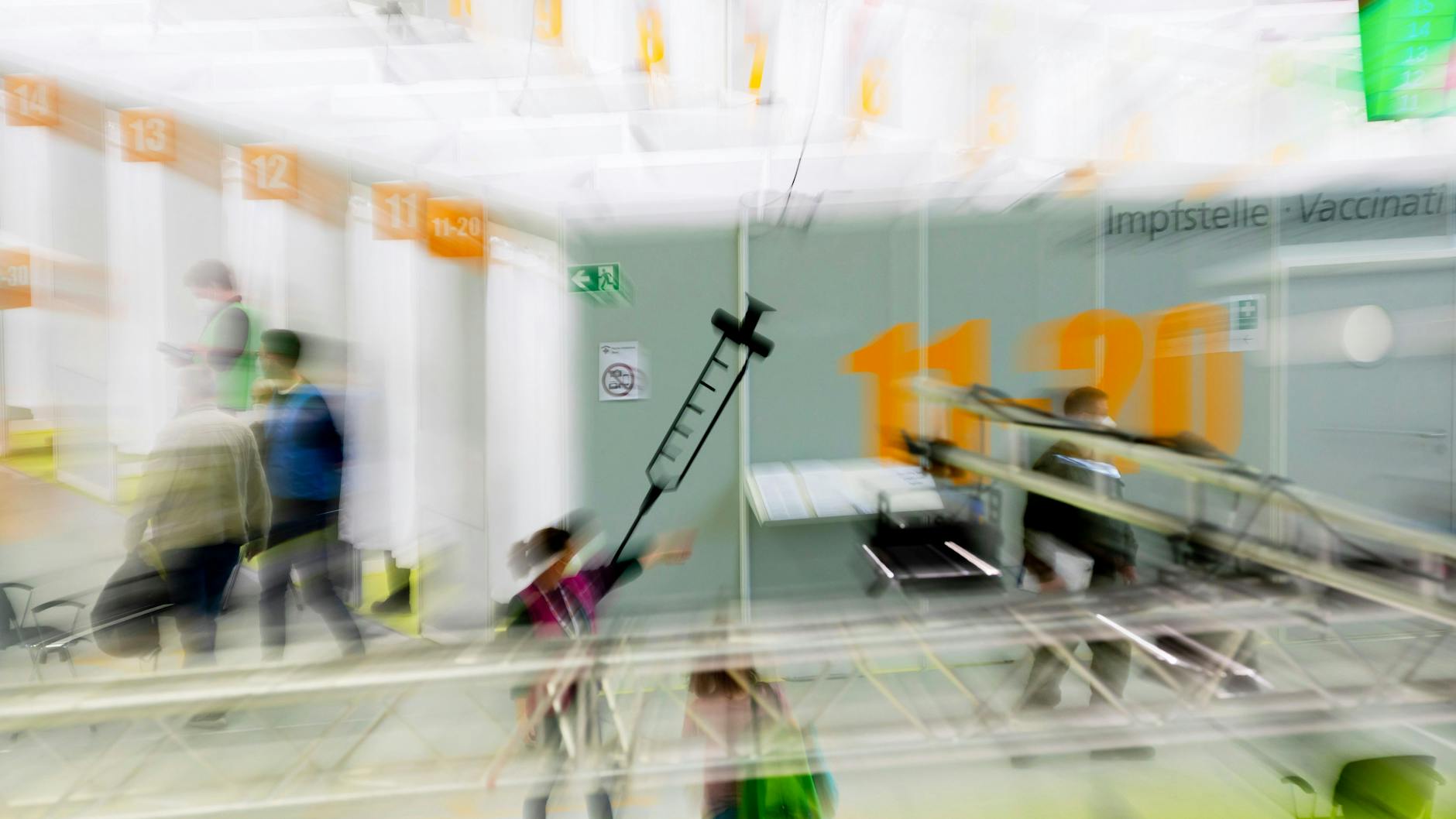 Geld und Räumlichkeiten für neue Impfstandorte sind vorhanden, so Müller (Symbolbild).