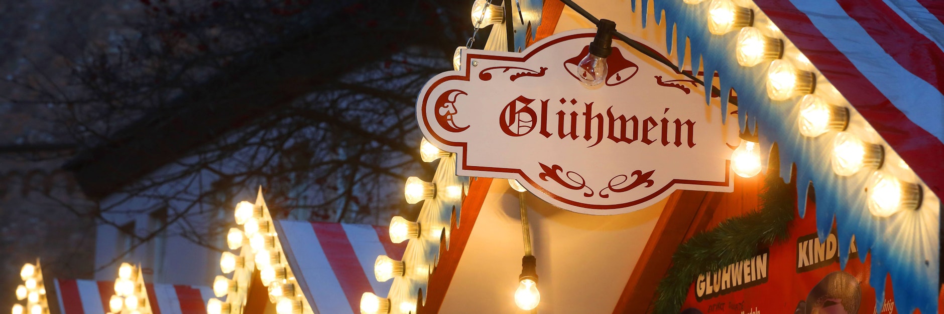 Auf der Rennbahn in Hoppegarten soll kommende Woche ein großer Weihnachtsmarkt eröffnen.