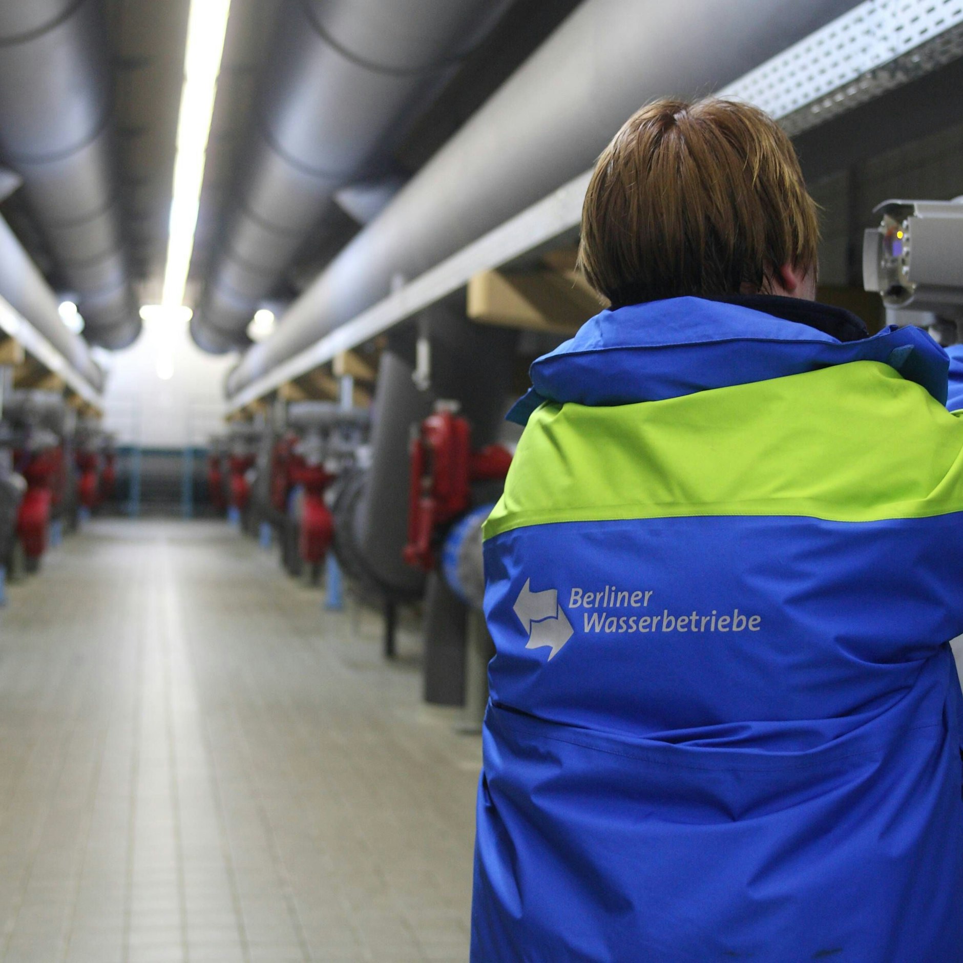 Mitarbeiterin der Berliner Wasserbetriebe im&nbsp;Wasserwerk Beelitzhof.