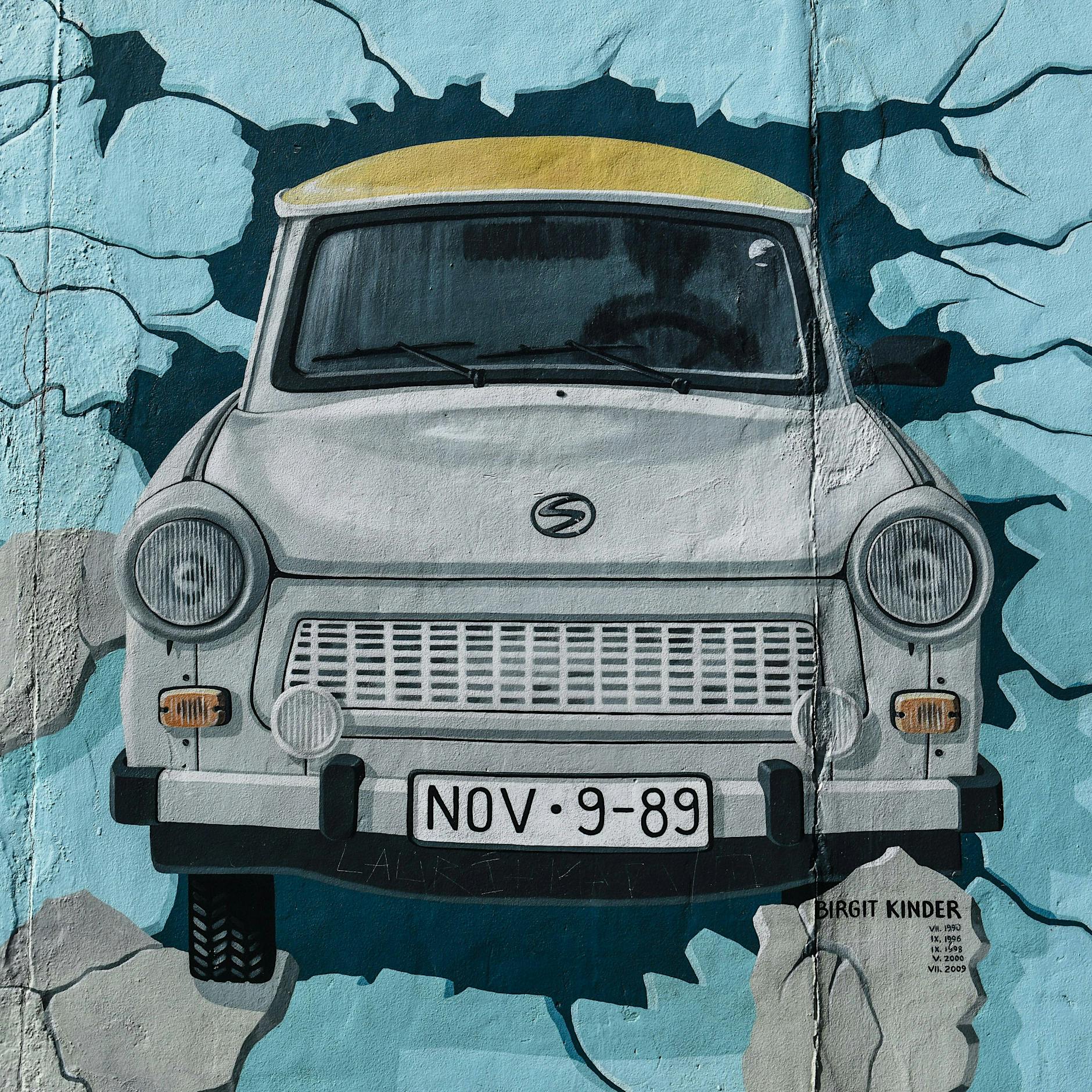 Zum Brüllen! Zehn neue Witze aus der DDR: Honecker, Trabis und die Stasi – können Sie über diese Späße lachen?