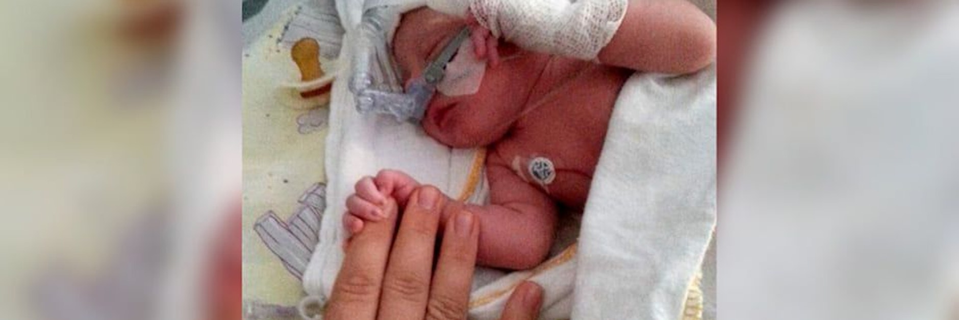 Die ersten Tage verbringt die Tochter unserer Autorin als Frühchen auf der Intensivstation.