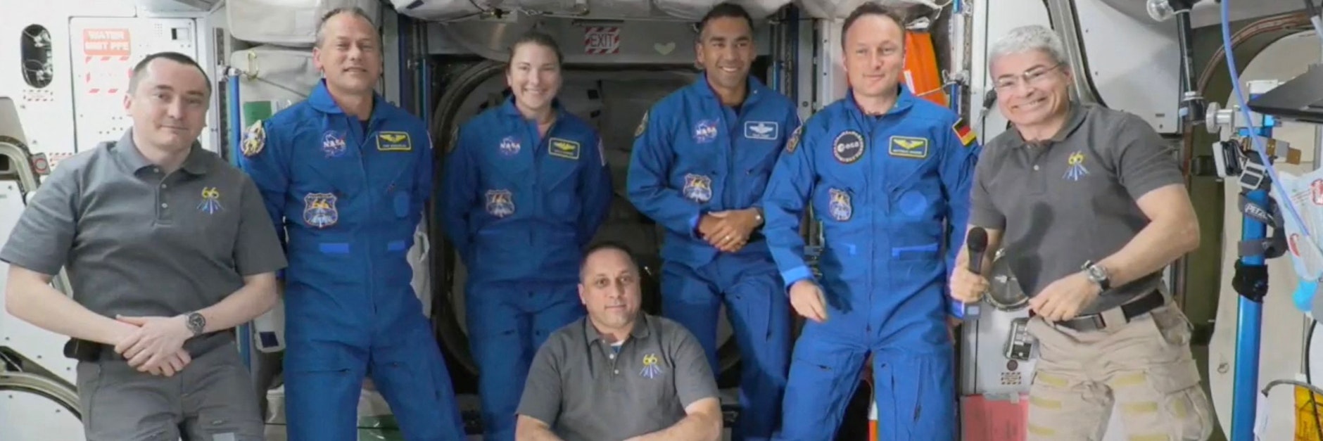 Die aktuelle Mannschaft auf der ISS musste zweimal die Station räumen, darunter der Deutsche Thomas Maurer (2. v. r.)