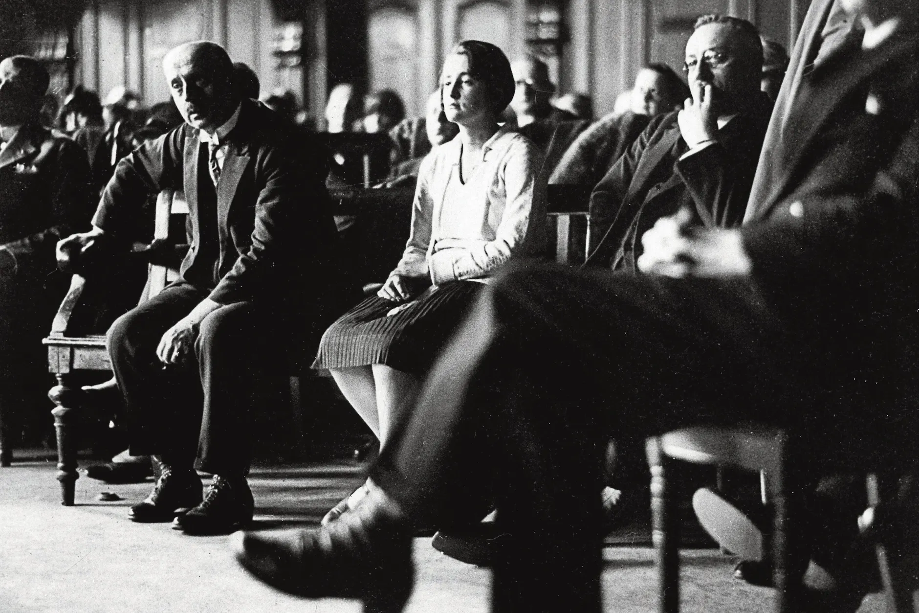 Hilde Scheller war die wichtigste Zeugin im Prozess gegen Paul Krantz. Im Kreuzverhör musste die 16-Jährige Auskunft über ihr Intimleben geben. Der Bildjournalist Erich Salomon schoss dieses Foto – heimlich.