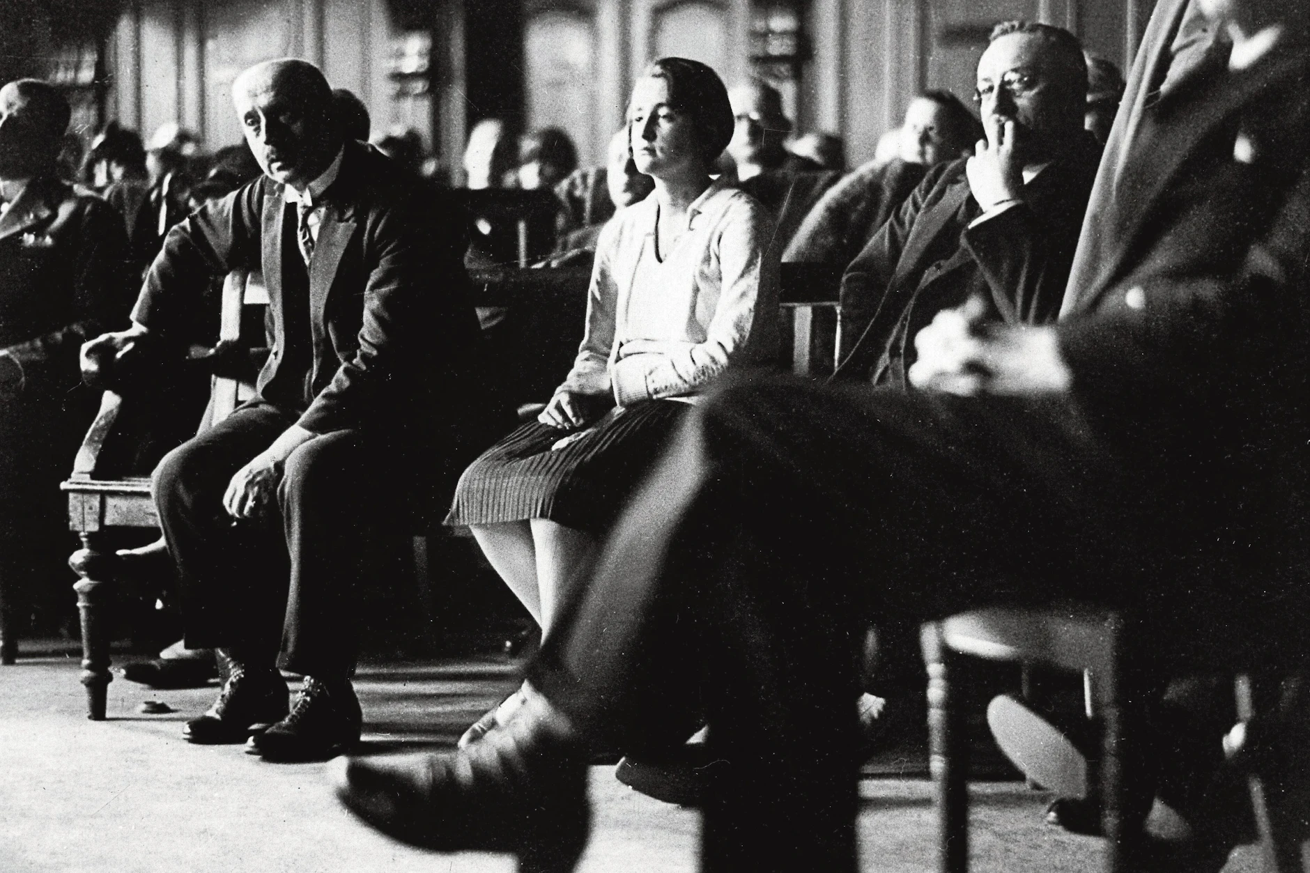 Hilde Scheller war die wichtigste Zeugin im Prozess gegen Paul Krantz. Im Kreuzverhör musste die 16-Jährige Auskunft über ihr Intimleben geben. Der Bildjournalist Erich Salomon schoss dieses Foto – heimlich.