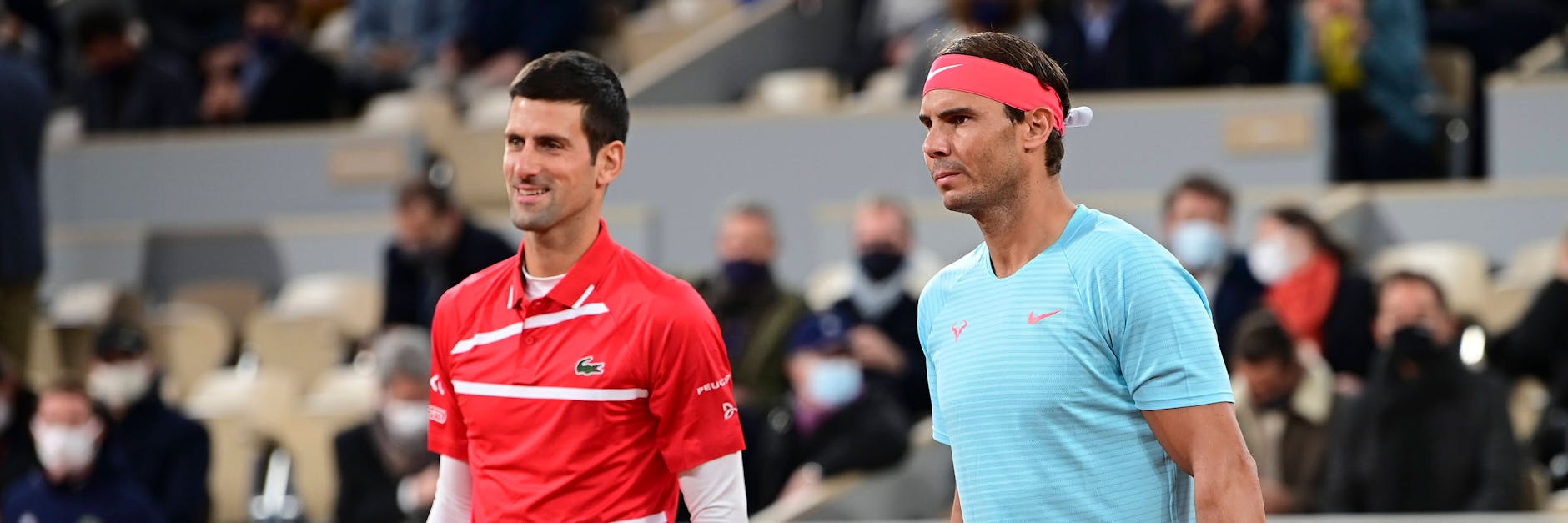 Novak Djokovic (l.) und Rafael Nadal sind zwei der besten Tennisspieler aller Zeiten, in der Corona-Krise aber geteilter Meinung.