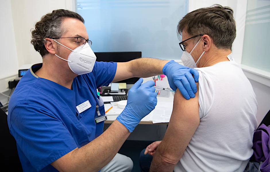 Auch in Krankenhäusern will Brandenburg künftig wieder Impfmöglichkeiten schaffen (Archivbild).