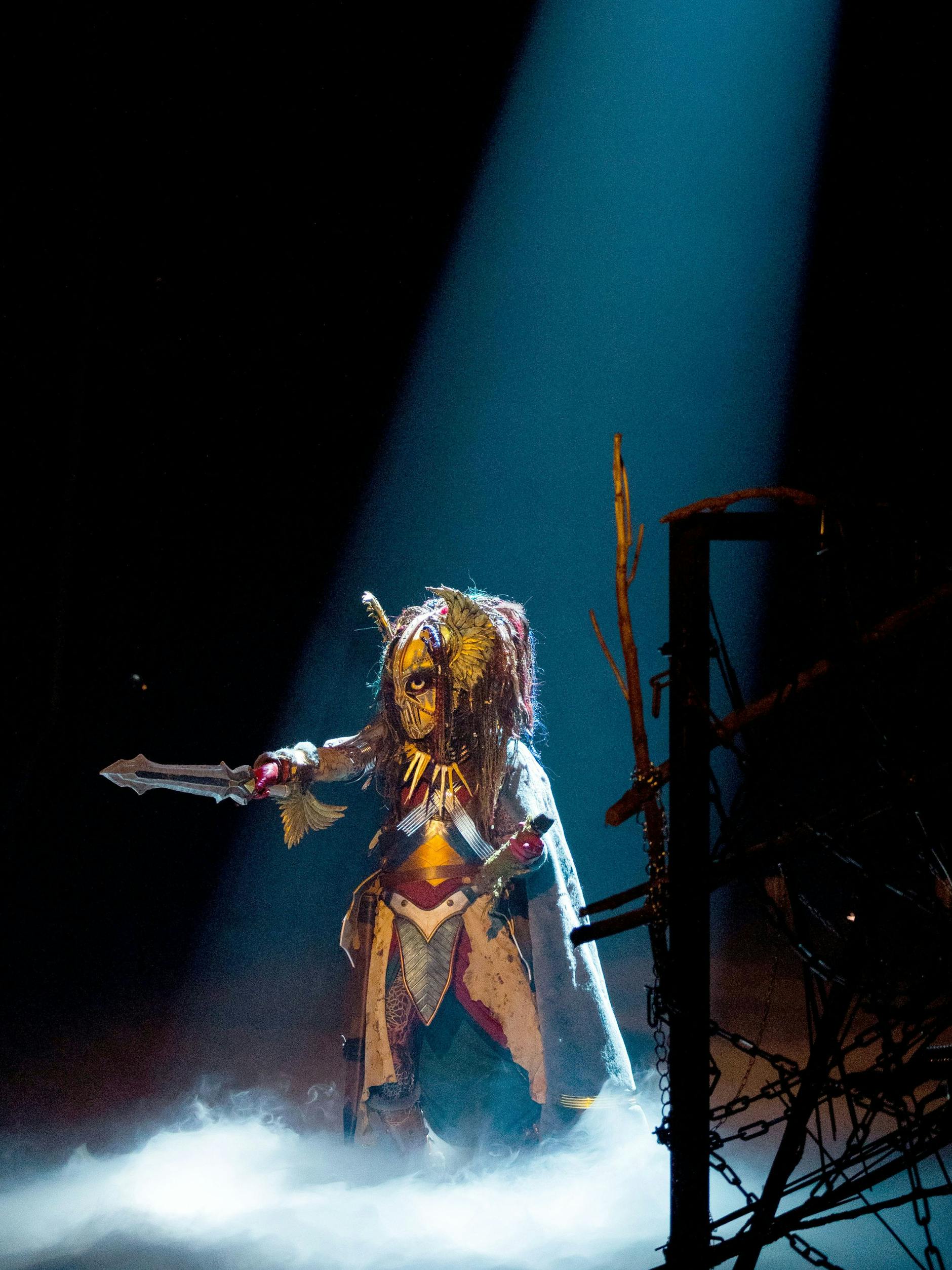 Die Heldin bei ihrem Auftritt auf der „Masked Singer“-Bühne.