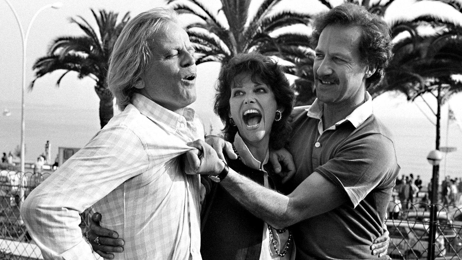 Die Schauspieler Klaus Kinski (l-r), Claudia Cardinale und der deutsche Regisseur Werner Herzog bei den Filmfestspielen von Cannes 1982