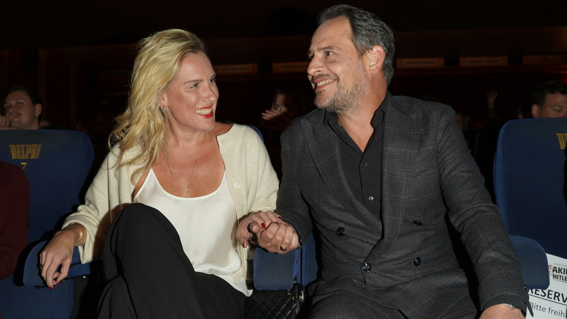 Berlin: Das Schauspieler-Paar Saskia de Tschaschell und Moritz Bleibtreu kommt zur Premiere der Serie „Faking Hitler“ in den Delphi-Filmpalast. 