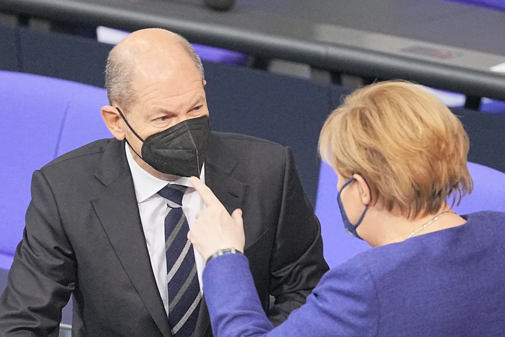 Kreise: Merkel will Angebot für 27 Millionen Booster-Impfungen
