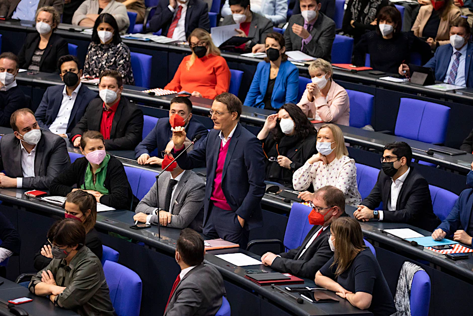 Gesundheitsexperte Karl Lauterbach von der SPD bei der Plenarsitzung im Bundestag.