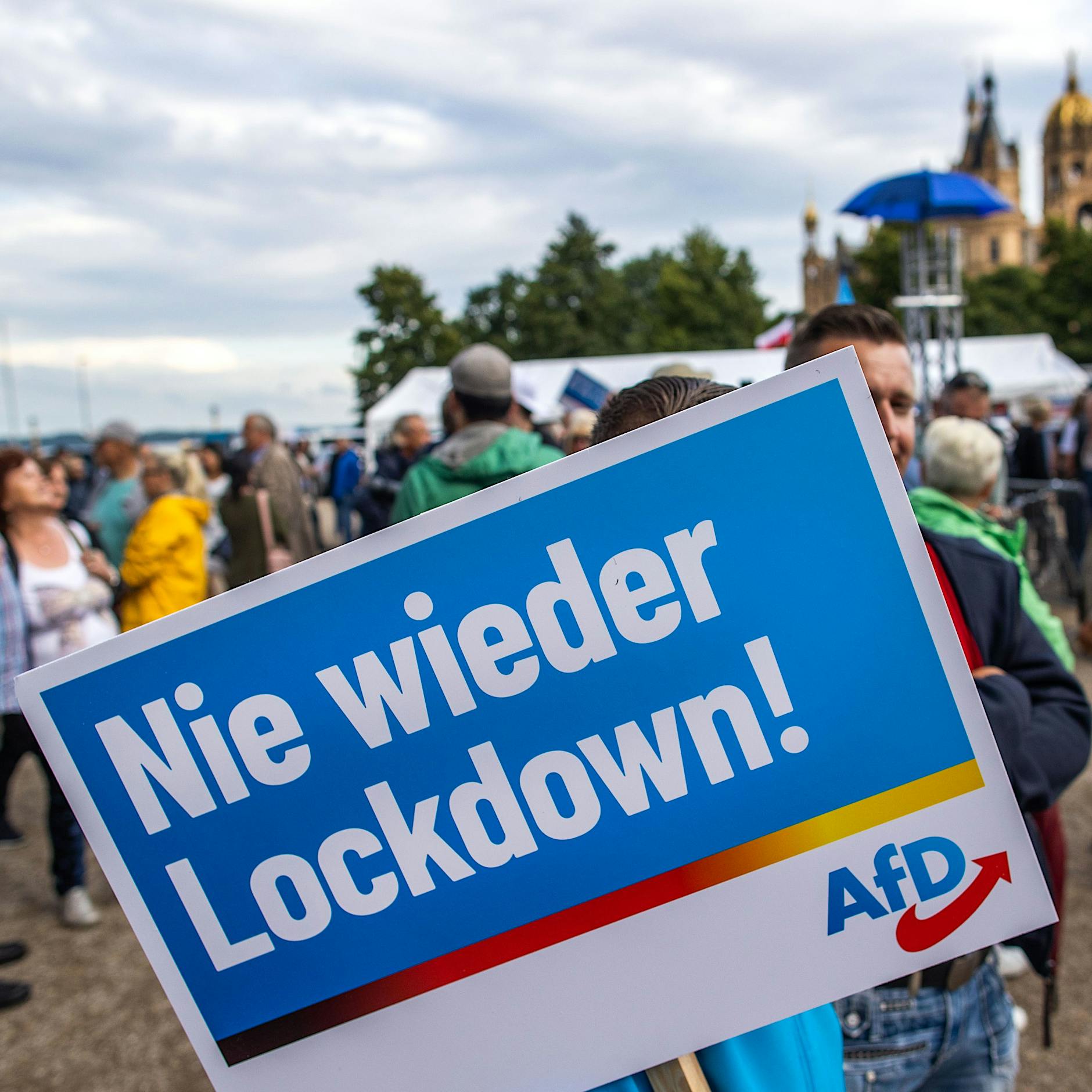 Studie: Klarer Zusammenhang zwischen AfD-Wahlergebnissen und Corona-Zahlen