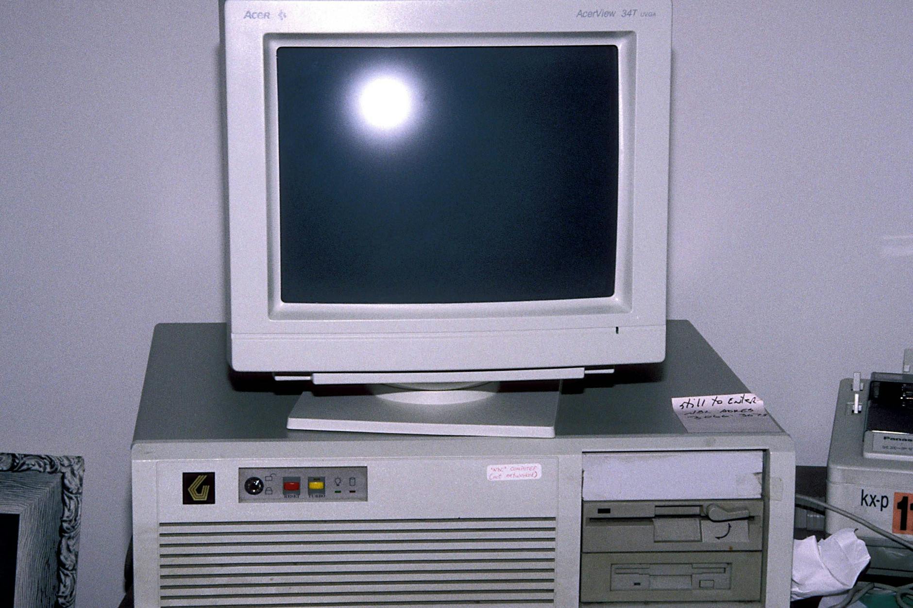 Ein alter PC, der symbolisch für die digitale Gegenwart in Deutschland steht. Ja!