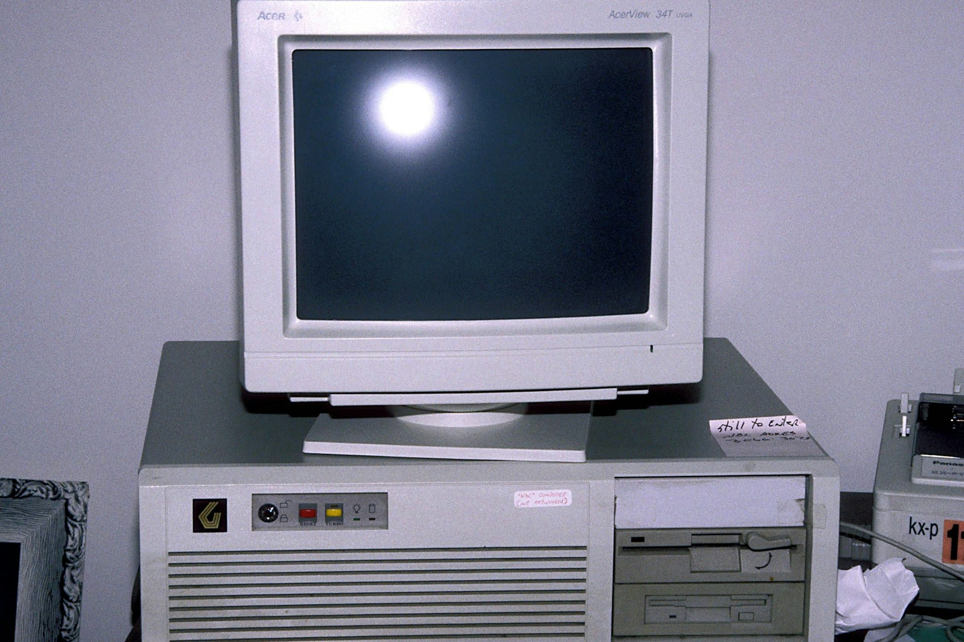 Ein alter PC, der symbolisch für die digitale Gegenwart in Deutschland steht. Ja!