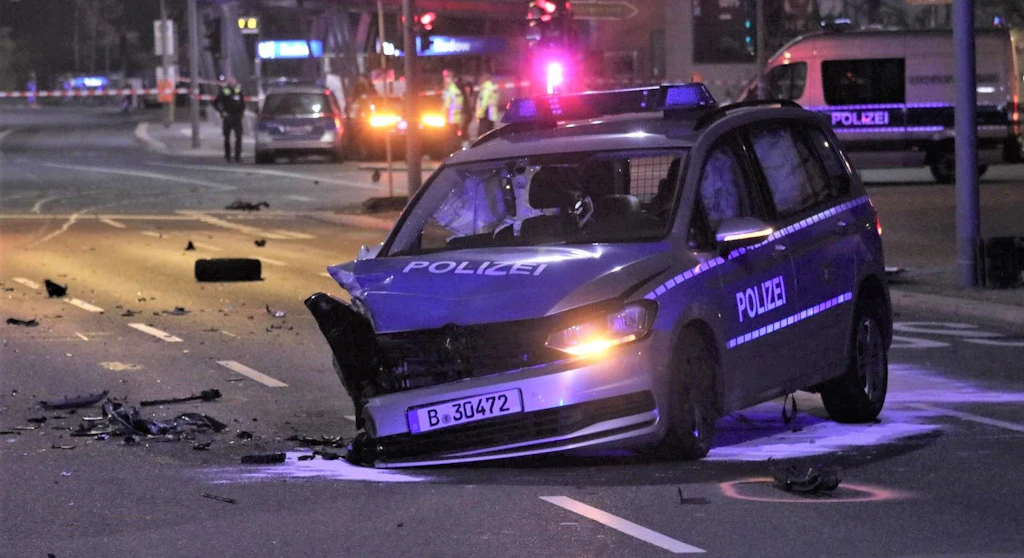 Der kriminelle Wochenrückblick: Illegales Moped-Rennen durch Berlin