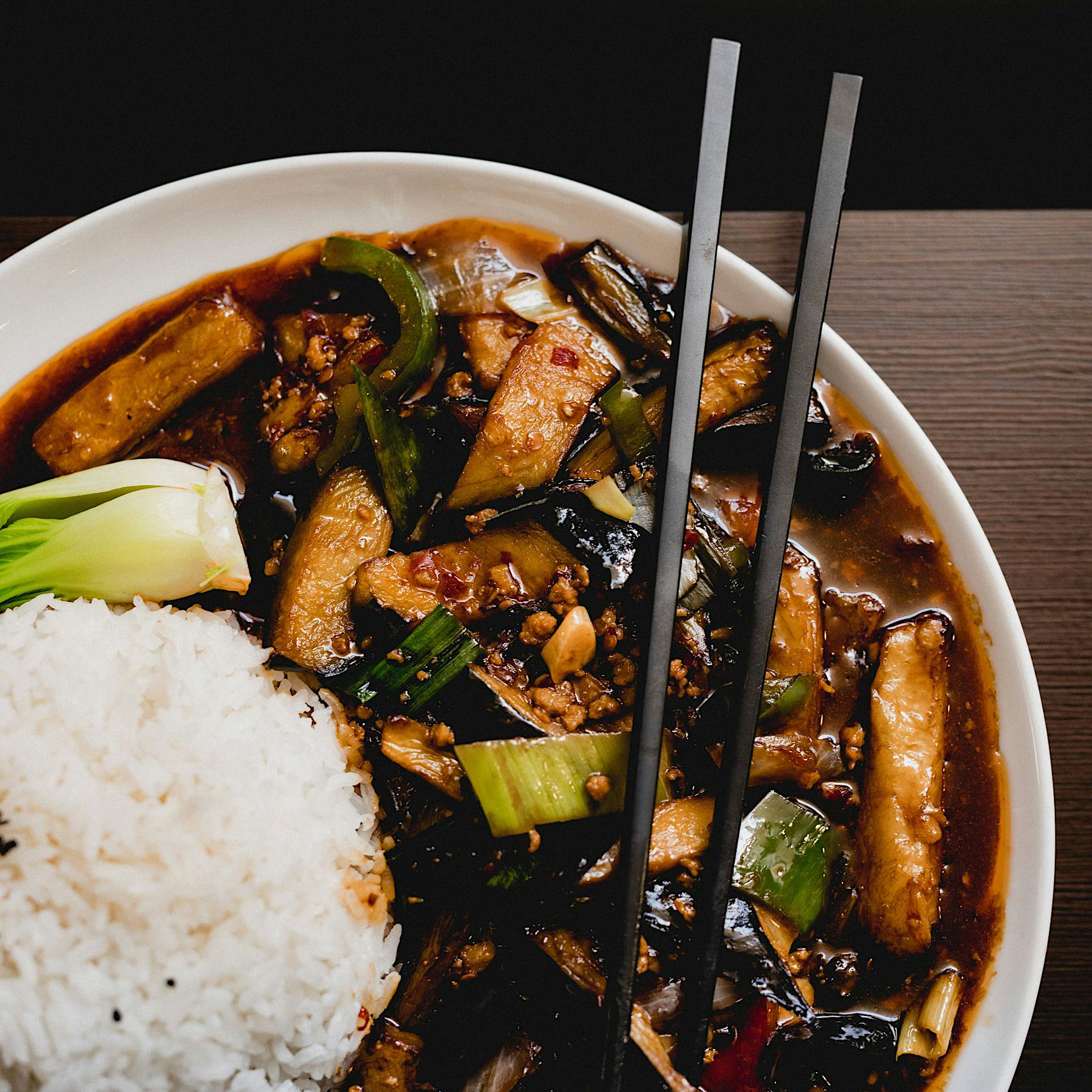 Chinesen essen gerne fettig und fleischlastig. Heißt es. Nicht im Tianfuzius!