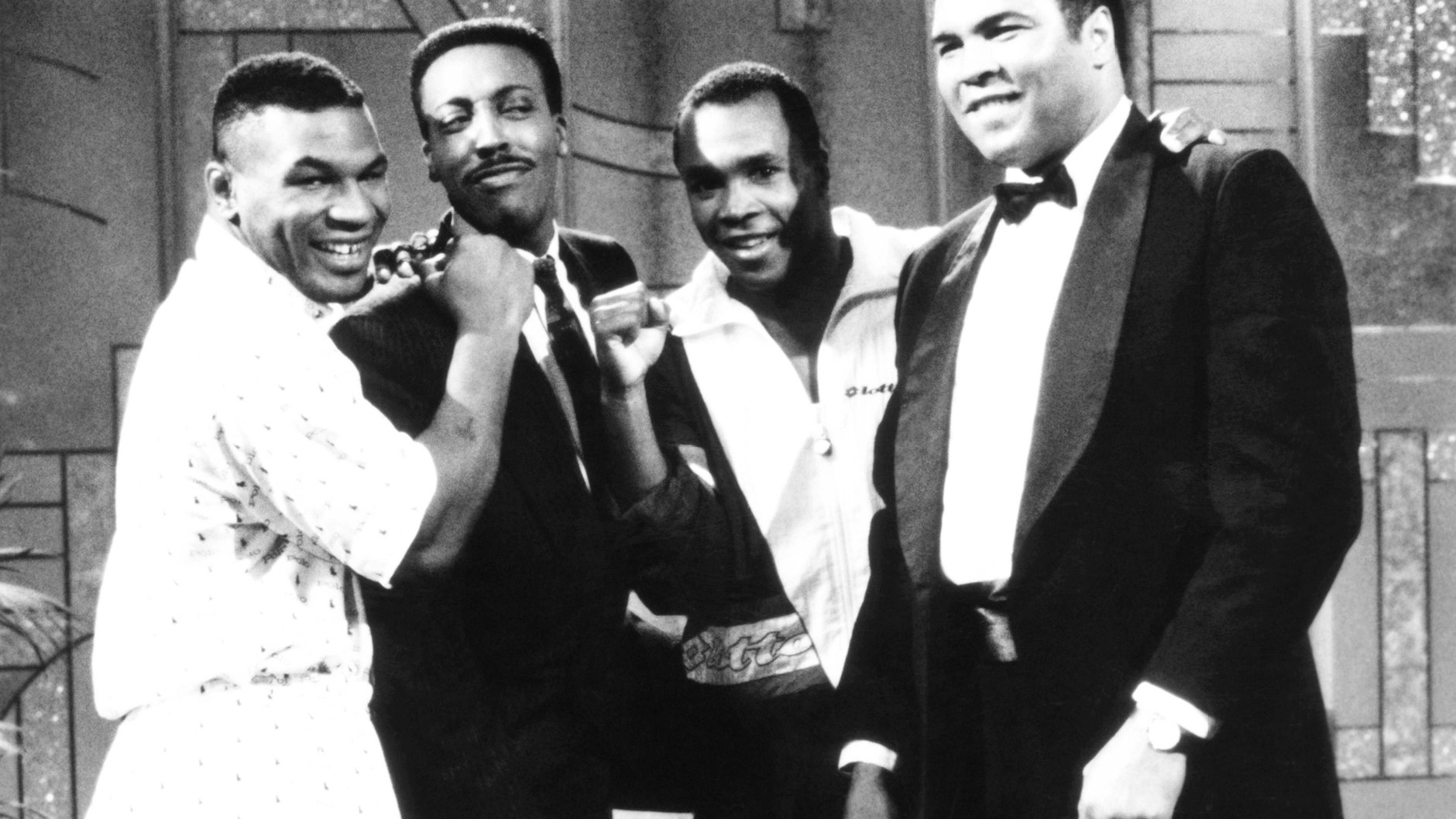 Boxer Mike Tyson, Schauspieler Arsenio Hall und die Boxer Sugar Ray Leonard und Muhammad Ali im Jahr 1989
