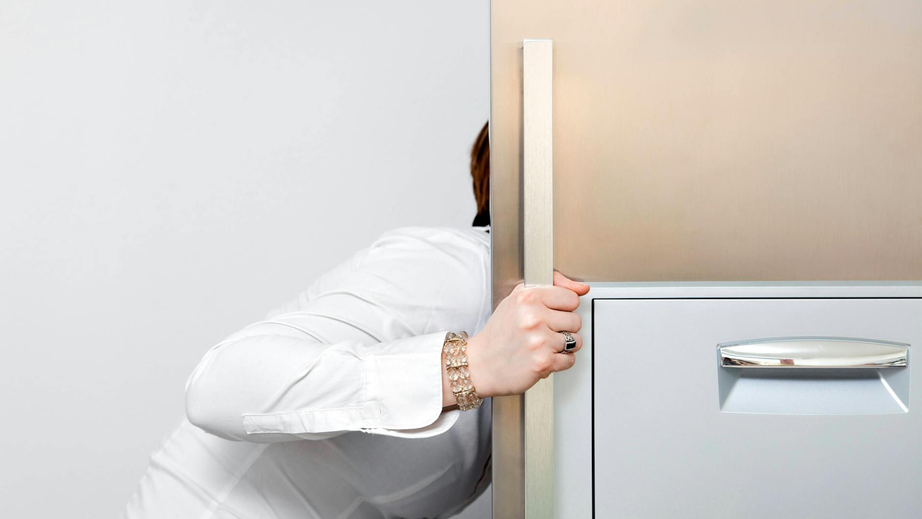 Ein kritischer Blick in den Kühlschrank kann beim Abnehmen und Gesundwerden helfen.