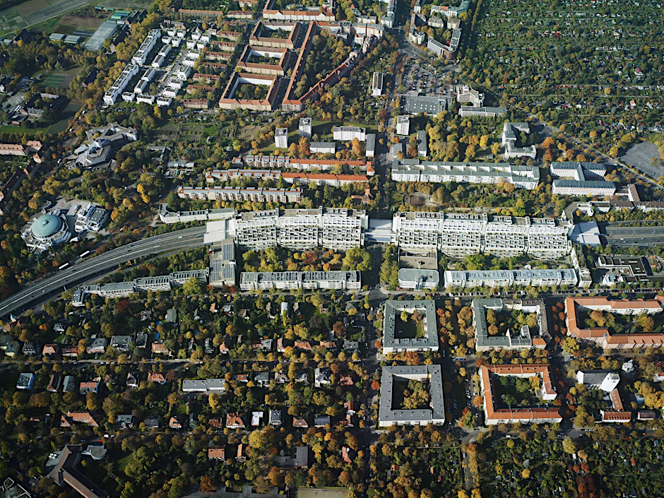 Die „Schlange“ in der Schlangenbader Straße in Berlin.