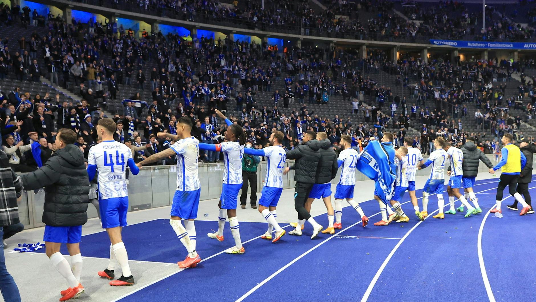 In der blauen Derbyecke: Hertha BSC.