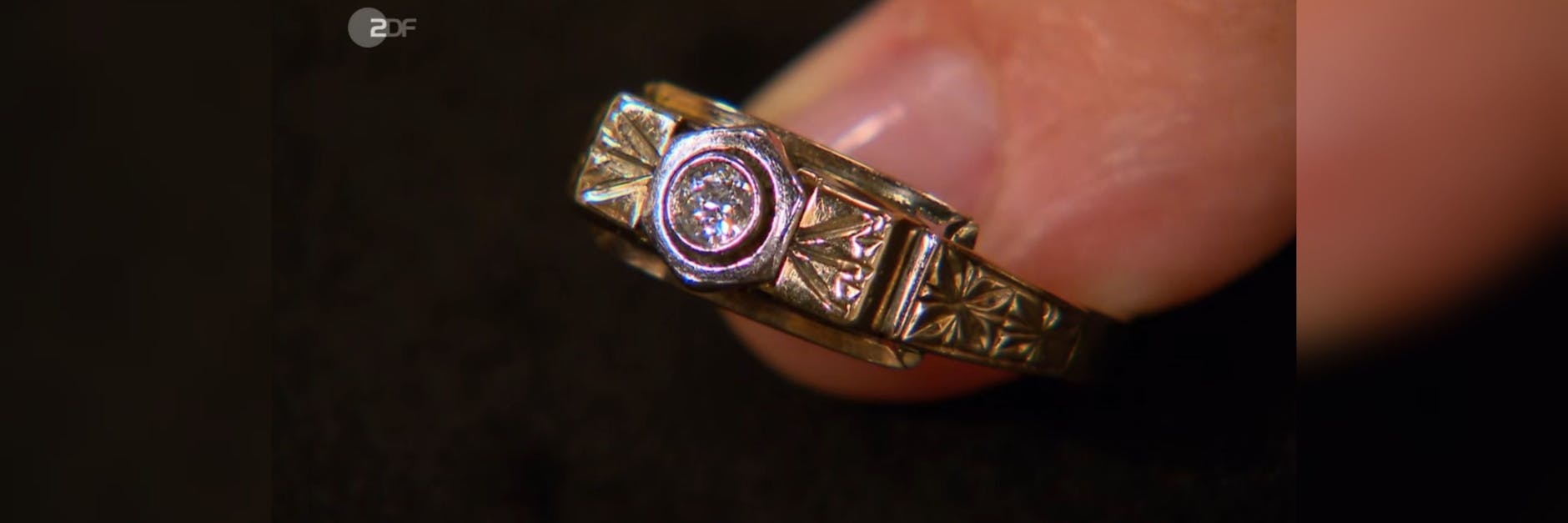 Dieser Tricolor-Ring soll bei „Bares für Rares“ seinen Besitzer wechseln.