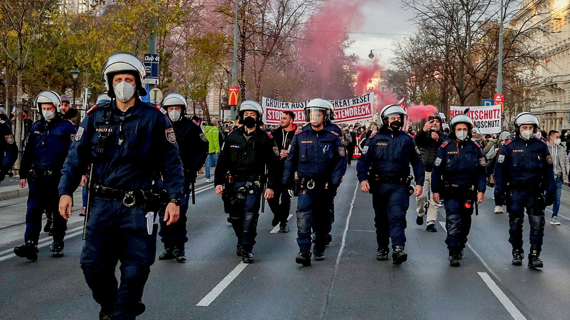 Die Polizei war mit 1300 Beamten im Einsatz.