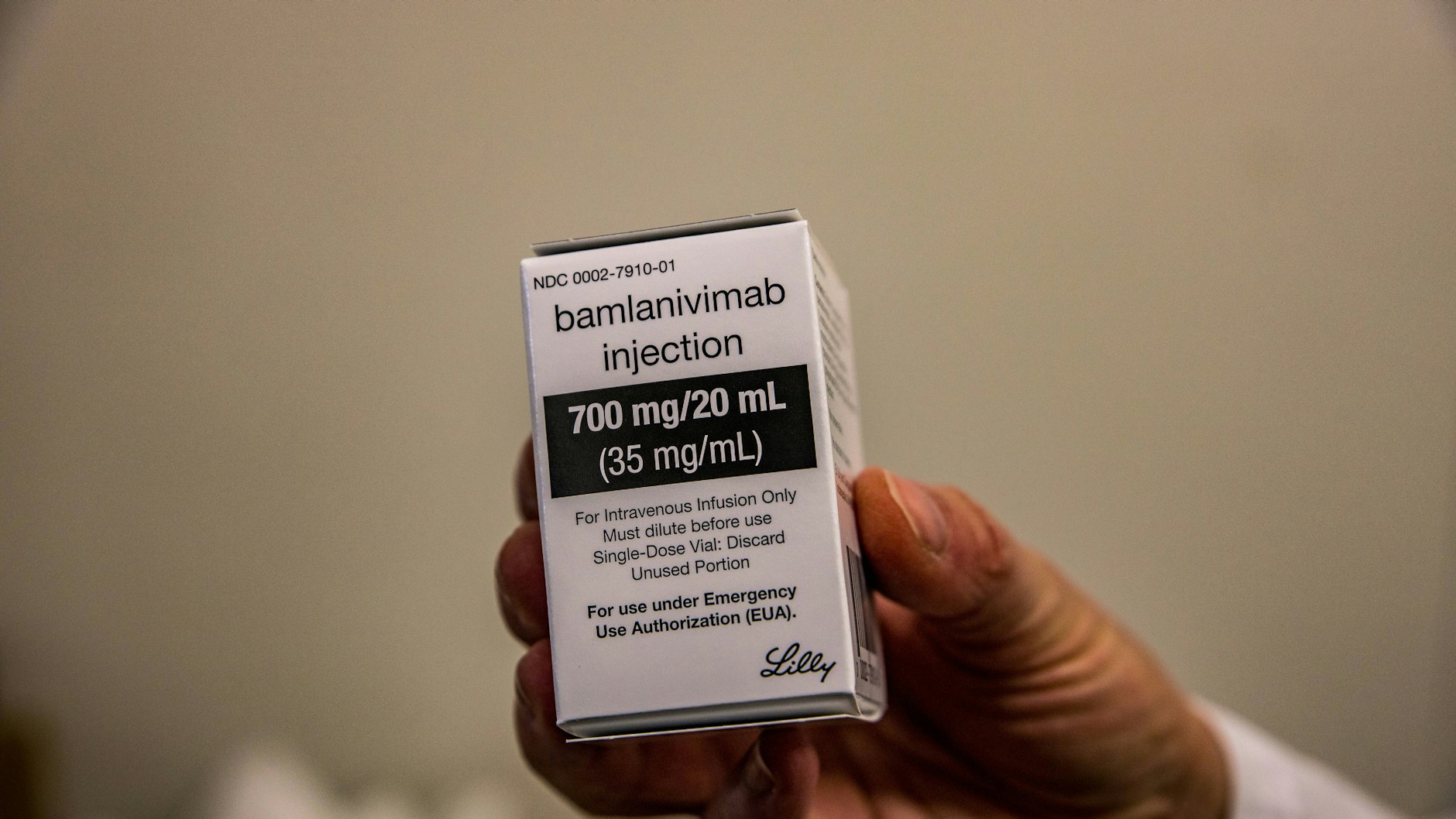 Nach der Ankündigung von Bundesgesundheitsminister Jens Spahn hat die Bundesregierung 200.000 Einheiten von monoklonalen Antikörpermedikamenten gekauft und an ausgewählte Unikliniken und Krankenhäuser verteilt.