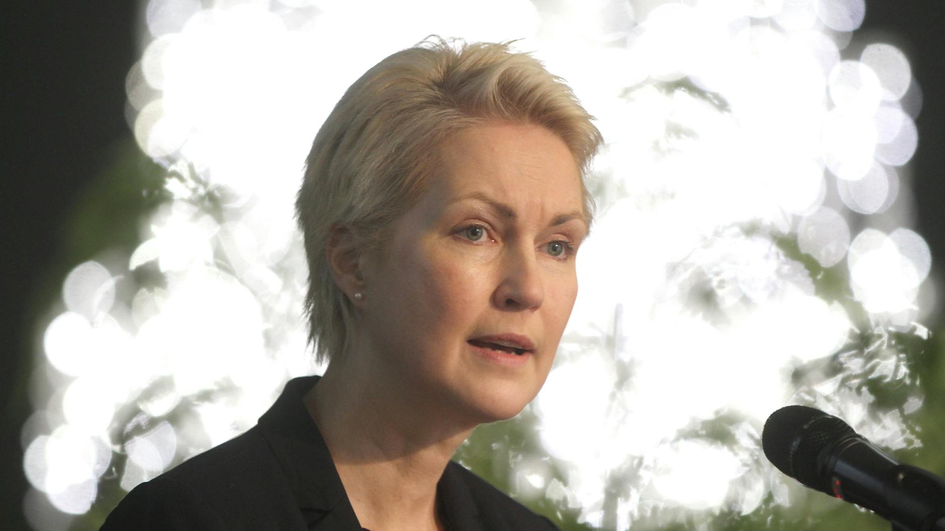 Manuela Schwesig (SPD), Ministerpräsidentin von Mecklenburg-Vorpommern, fordert eine unverzügliche Aufhebung der Biontech-Begrenzung (Archivbild).