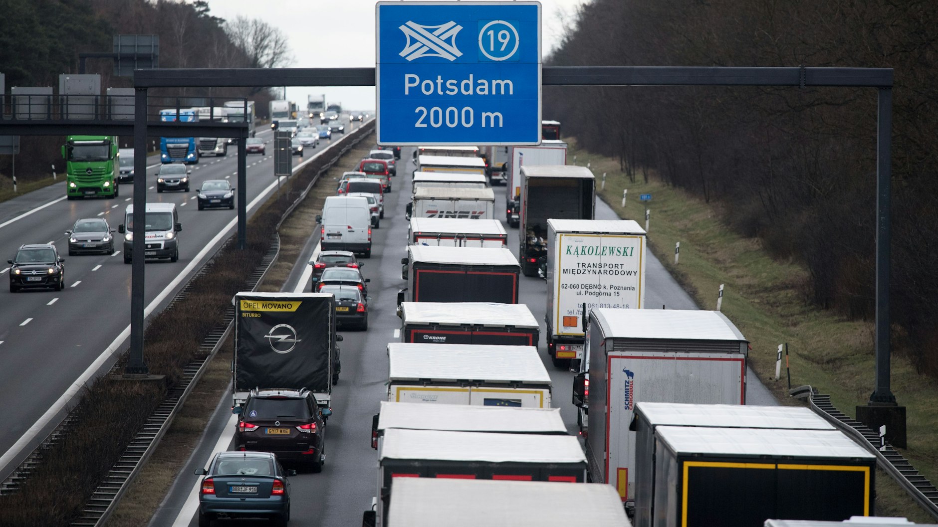Staus zerren an den Nerven der Fernfahrer, weil sie ihre Zeitpläne nicht einhalten können.