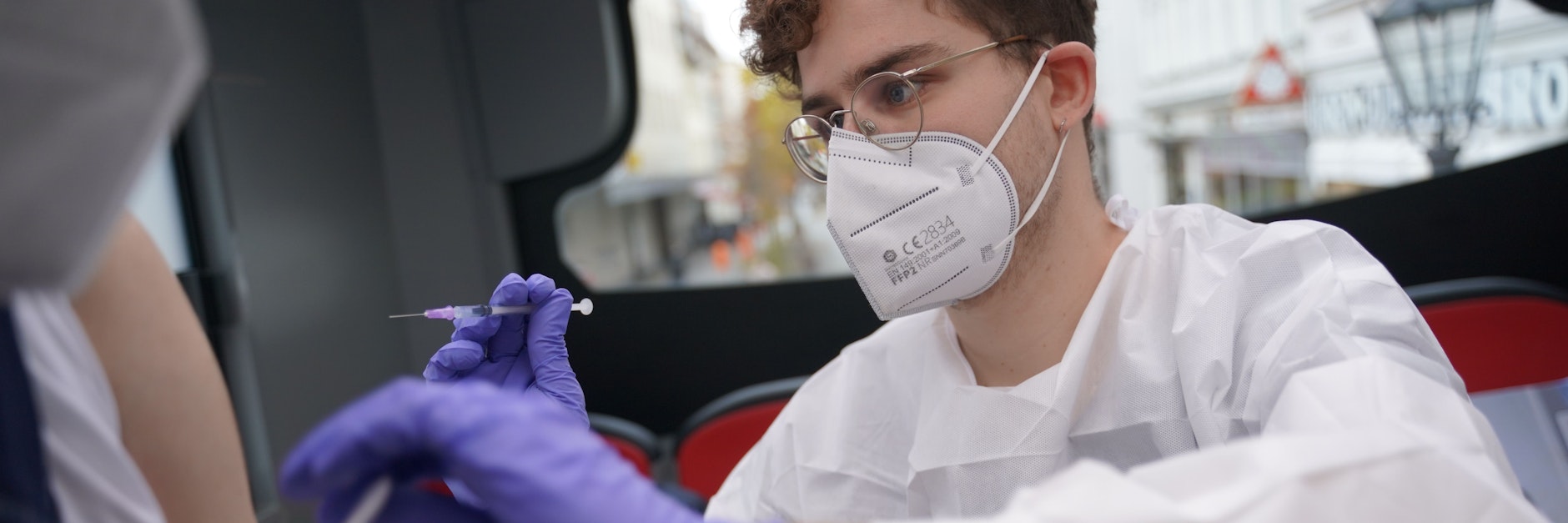 Die Ansage von Jens Spahn kommt zur Unzeit, die Impfkampagne läuft auf Hochtouren.