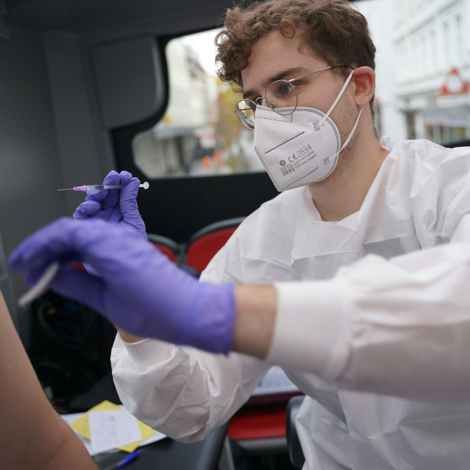 Impf-Knick droht! Kritik an Jens Spahns Biontech-Bremse: „Gesundheitsministerium wirft Brocken in das Impfgetriebe“!