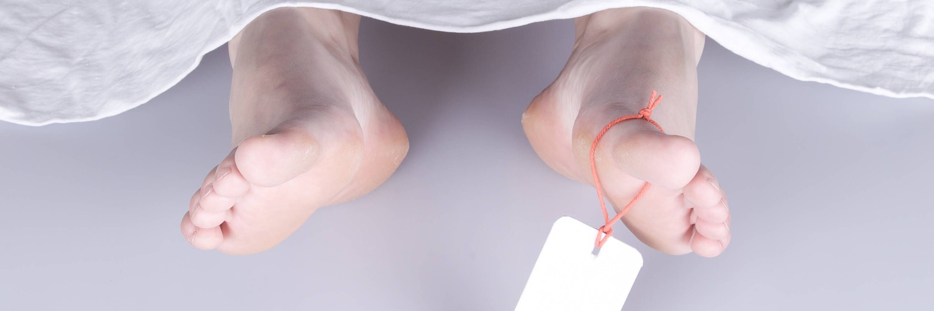 Ärzte erklärten einen Mann in Indien nach Verkehrsunfall fälschlicherweise für tot. Er überlebte die Nacht im Kühlraum eines Krankenhauses. (Symbolbild)