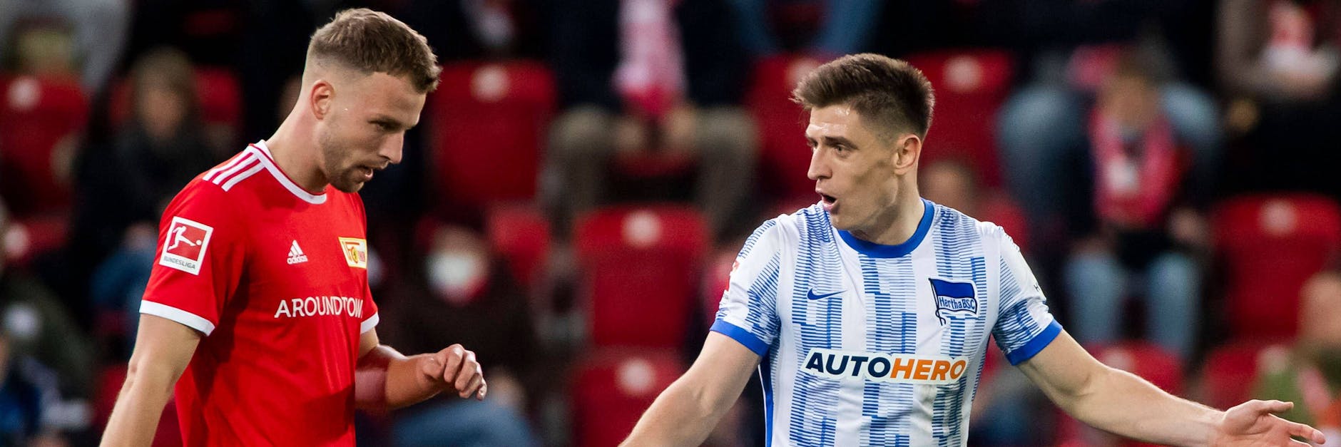 Wirkungslos: Hertha-Stürmer Kris Piatek sah im Derby gegen Union und Marvin Friedrich (l.) kein Land. 