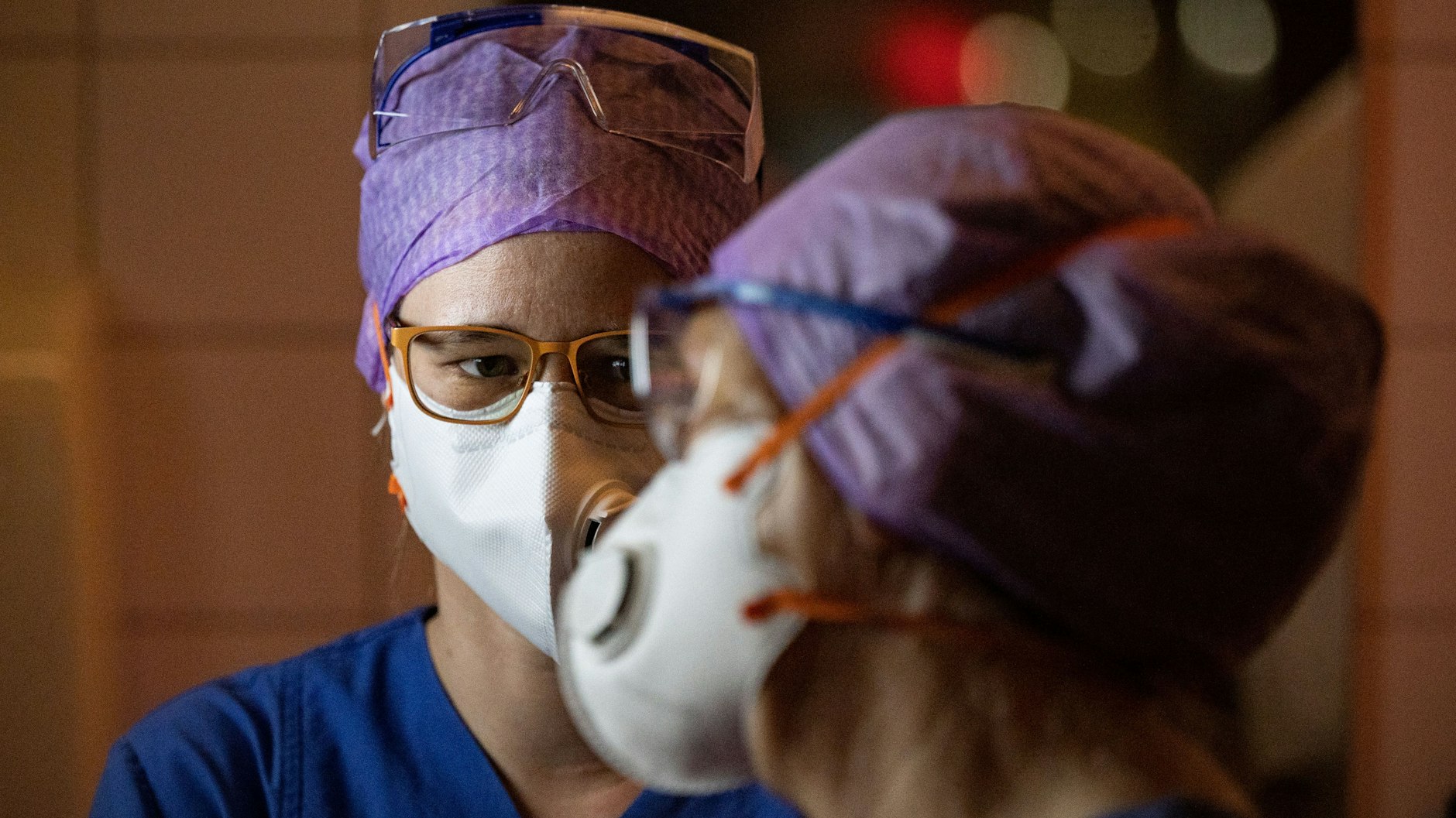 Wenig Zeit zum Durchatmen: Krankenpflegerin Meryl Meister in einem Patientenzimmer.&nbsp;&nbsp;