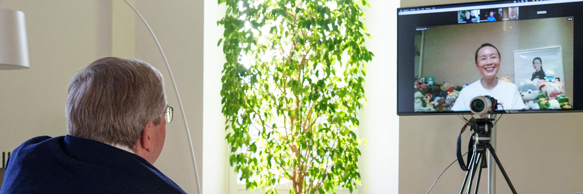 IOC-Präsident Thomas Bach sorgt für Irritationen, sprach mit der als verschollen geltenden Tennisspielerin Peng Shuai.