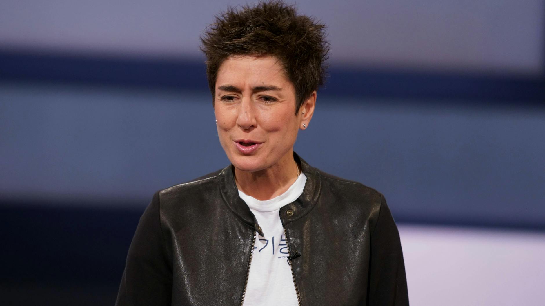 Impf-Nazi“: ZDF-Moderatorin Dunja Hayali bespuckt und beleidigt