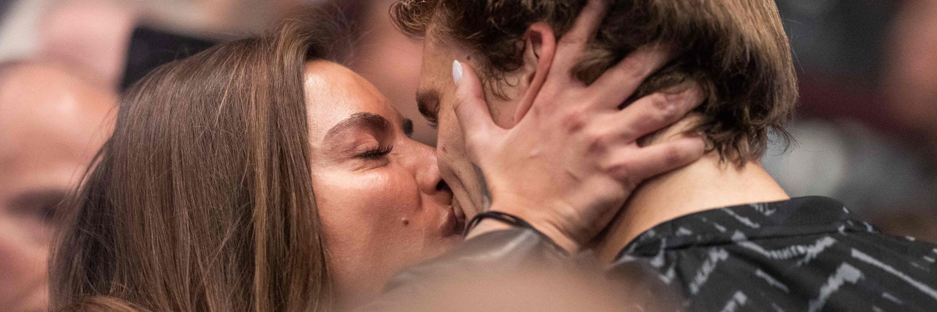 In Turin ist Freundin Sophia Thomalla nicht in der Halle und herzt ihren Alexander Zverev wie nach dem Turniersieg in Wien. Das holen beiden abseits aller Kameras nach.