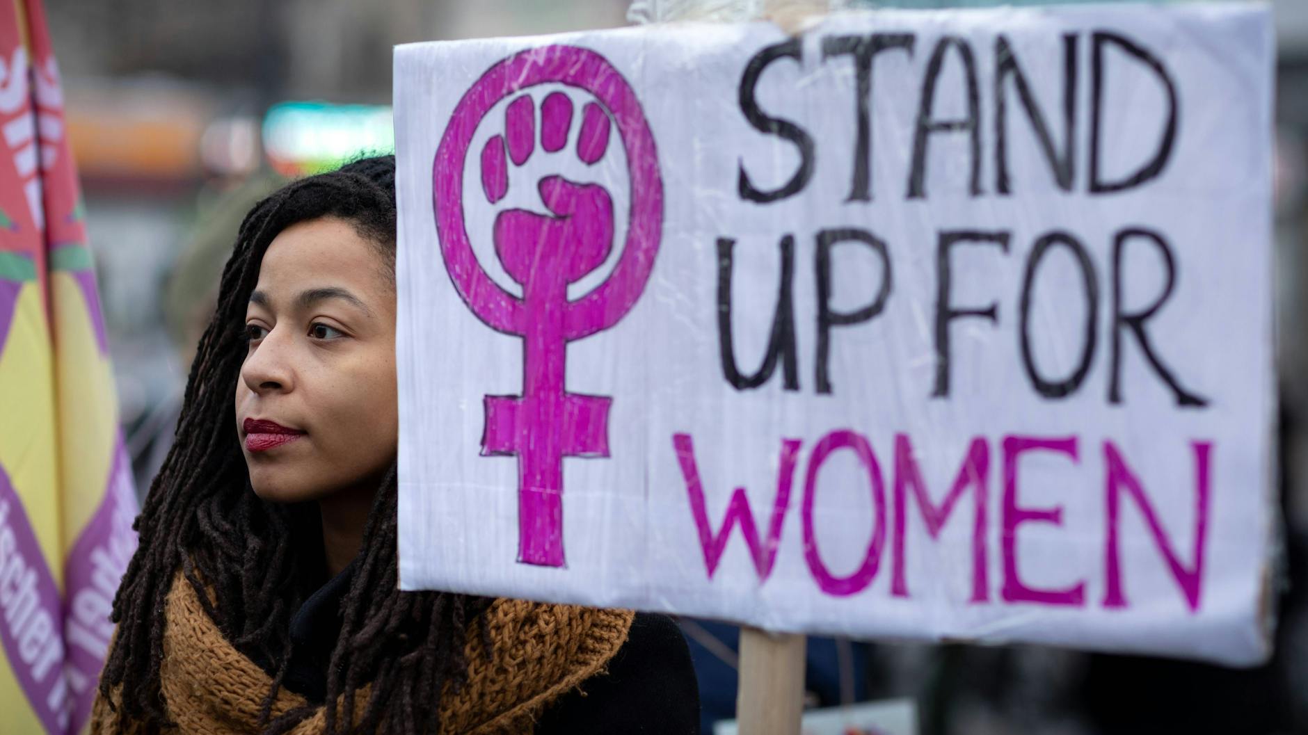 Demo am Internationalen Tag für das Ende der Gewalt gegen Frauen in Berlin-Neukölln