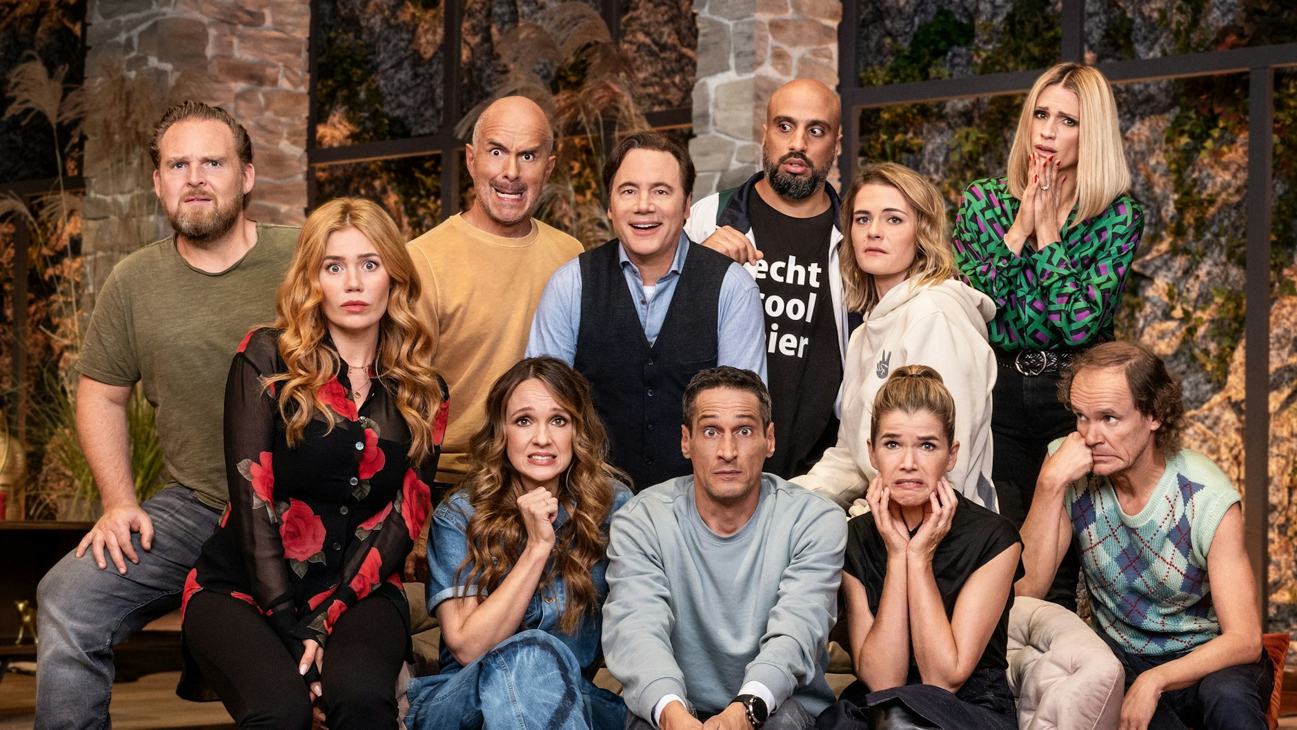 Die Besetzung der dritten Staffel von „LOL - Last One Laughing“ - die Show läuft im Frühjahr 2022 beim Video-Dienst von Amazon.