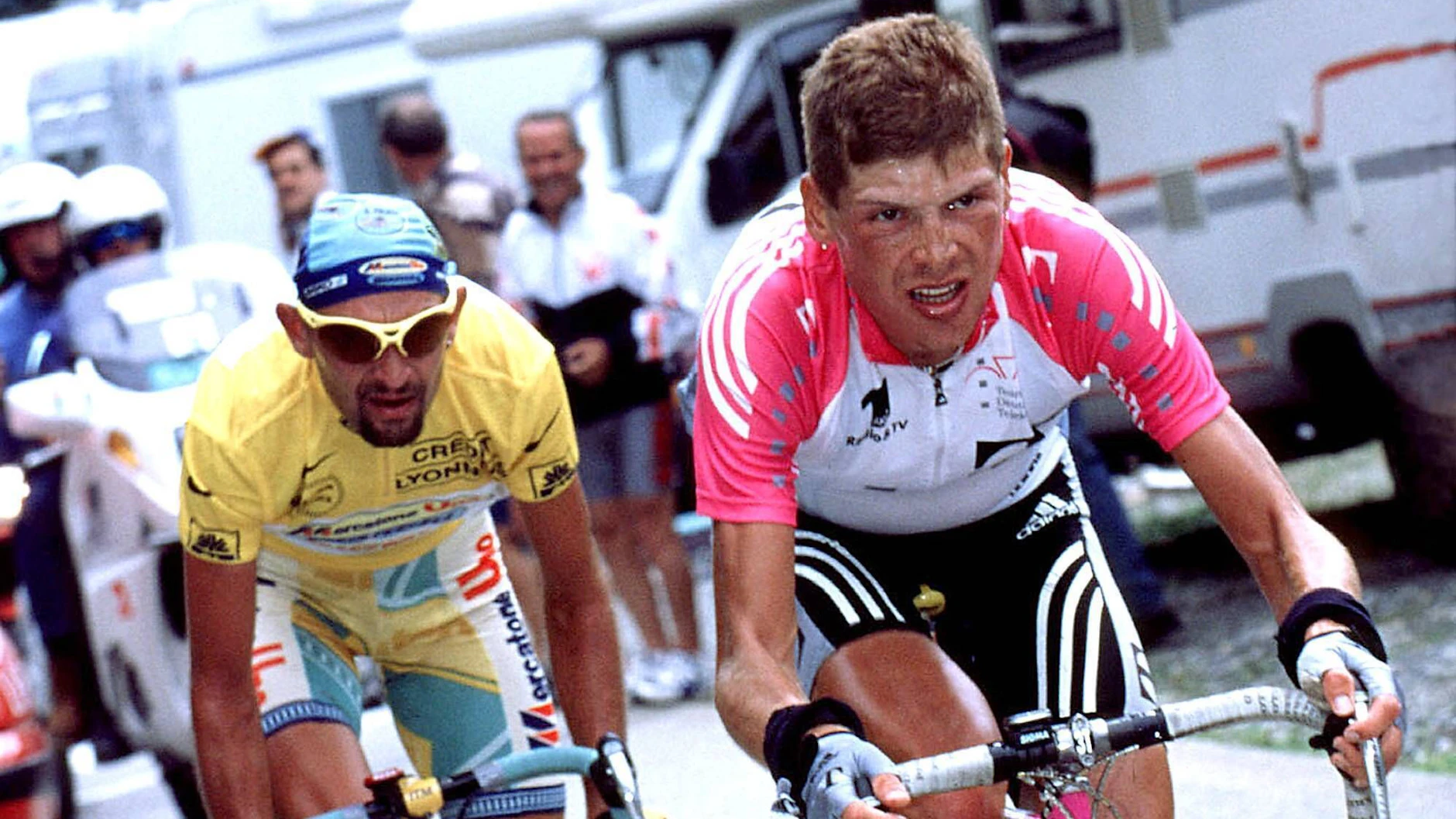 Marco Pantani (l.) und Jan Ullrich lieferten sich 1998 einen packenden Kampf bei der Tour de France, den der Italiener gewann.&nbsp;