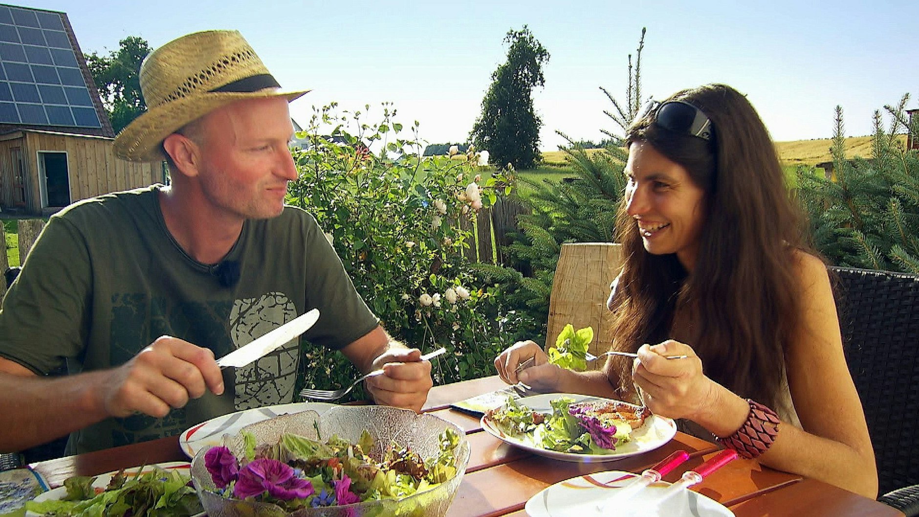 Machen zusammen Abendbrot und sprechen dabei auch über Gefühle: Andrea und Hubert bei „Bauer sucht Frau“. 