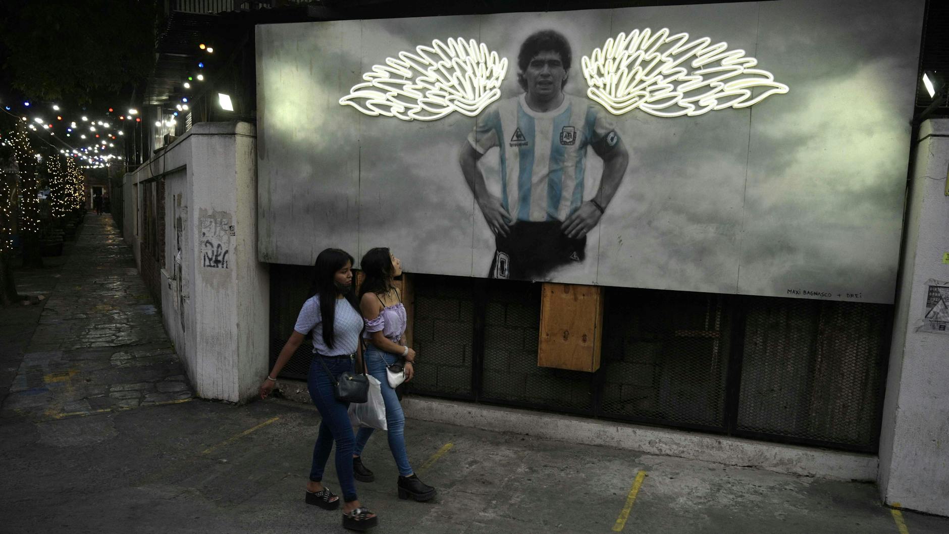 Diego Maradona wird in Argentinien vergöttert, ist auch nach seinem Tod auf den Straßen von Buenos Aires omnipräsent. 