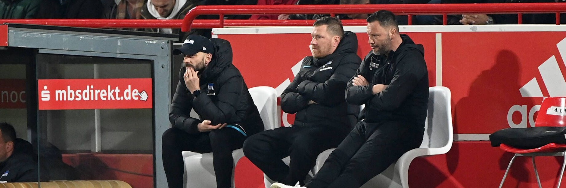 Waren mit der Leistung im Derby beim 1. FC Union nicht zufrieden. Chefcoach Pal Dardai und seine Co-Trainer Zecke Neuendorf und Admir Hamzagic (v. r.).