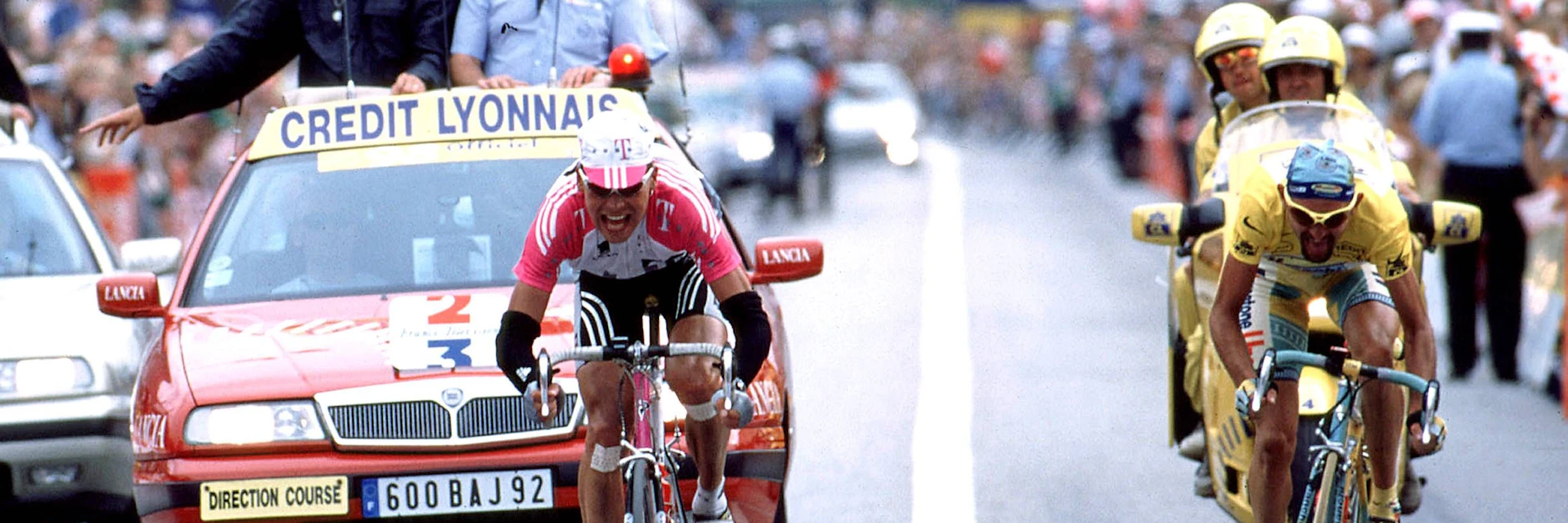 Marco Pantani (r.) und Jan Ullrich lieferten sich bei der Tour de France 1998 einen harten Kampf. Sechs Jahre später starb der Italiener. Nun wird erneut wegen Mordes ermittelt. 