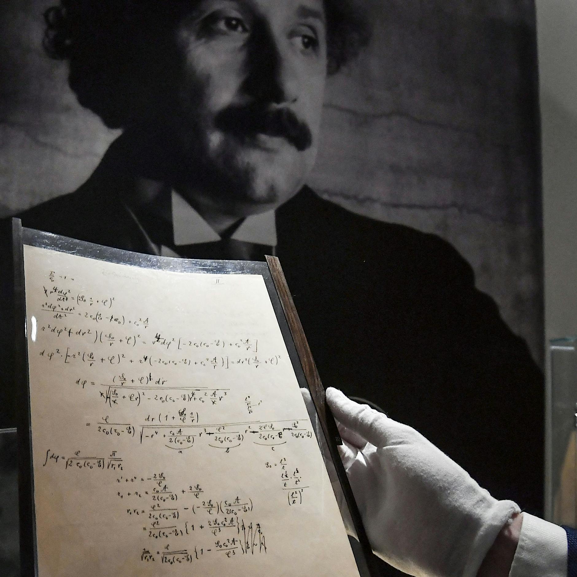 Relativitätstheorie: Manuskript von Albert Einstein für Rekordsumme versteigert