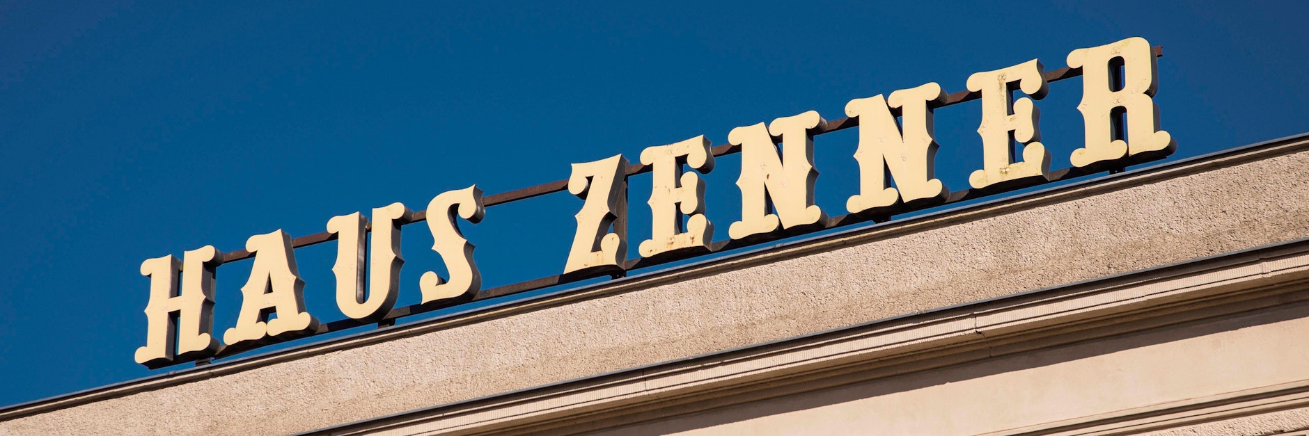 Das Haus Zenner im Treptower Park beheimatet bald eine Eislaufbahn.