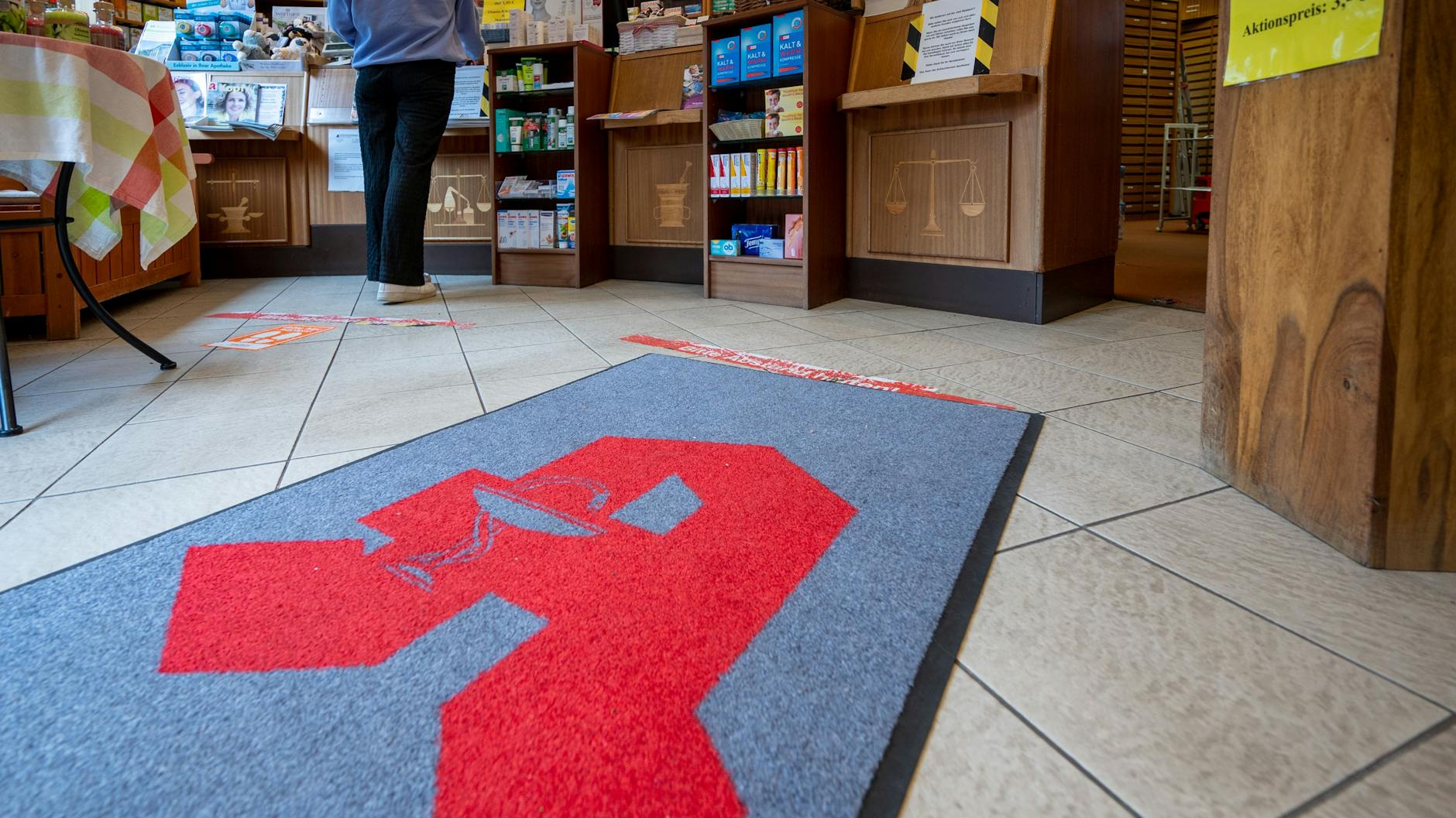 Eine Apotheke in Berlin. Die Apotheken starten demnächst mit den Corona-Impfungen. 