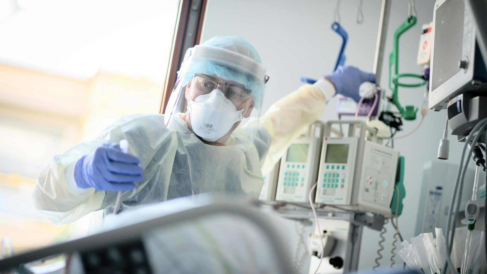 Die Intensivmediziner in Berlin bereiten sich auf mehr Patienten vor (Symbolbild).