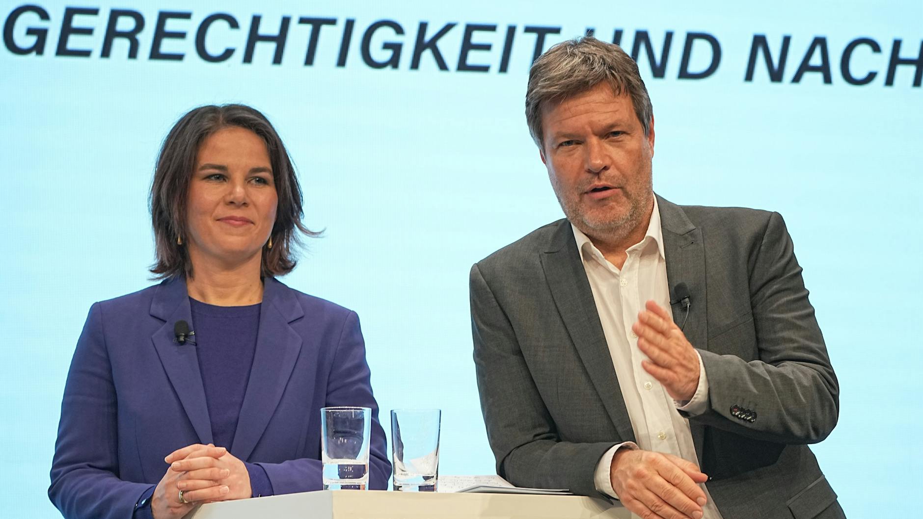 Das Grünen-Duo Annalena Baerbock und Robert Habeck. Die Absprache zwischen den beiden Parteichefs war bereits nach der Bundestagswahl bekannt geworden.