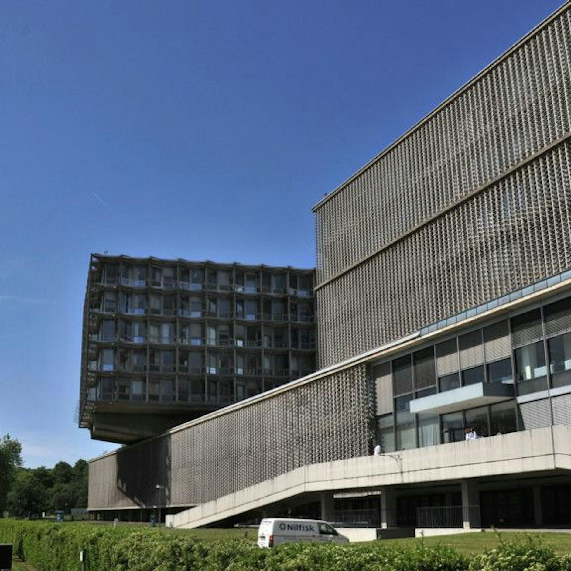 Attacken und Ausraster! Pandemie-Krawall: WARUM die Charité jetzt aufrüstet